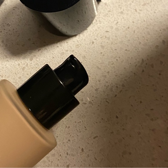 NIB Giorgio Armani Luminous Silk Foundation - 5 - Picture 4 of 4